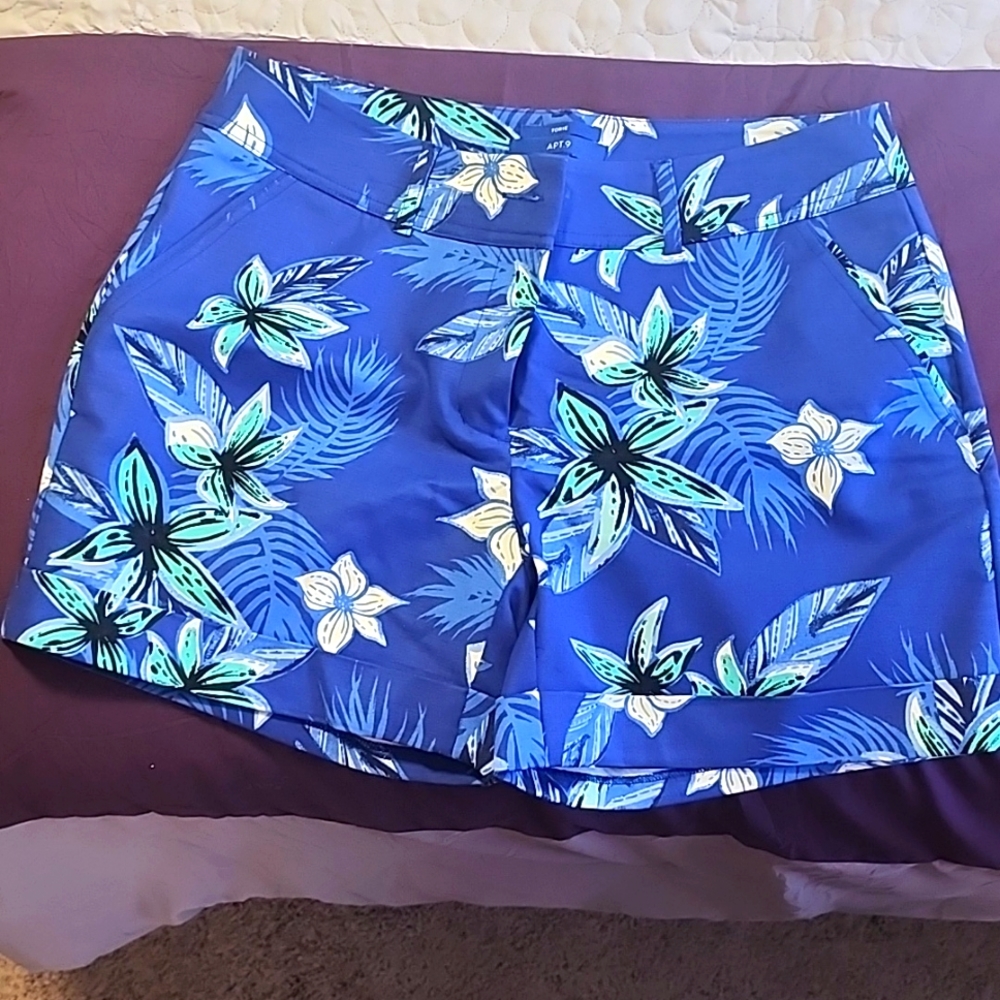 NWOT floral shorts